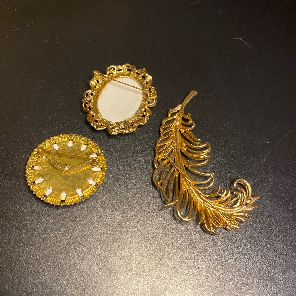 Vintage Gold Floral Brooch Set - Picture 8 of 8